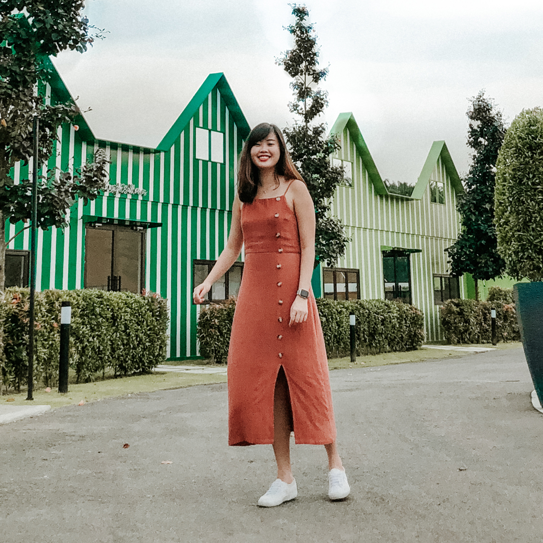 As seen on @cforcassan - Erina Linen Midi Dress in Sierra