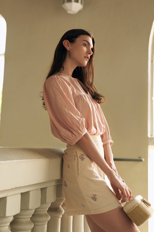 Hara Embroidered Linen Shorts in Cream