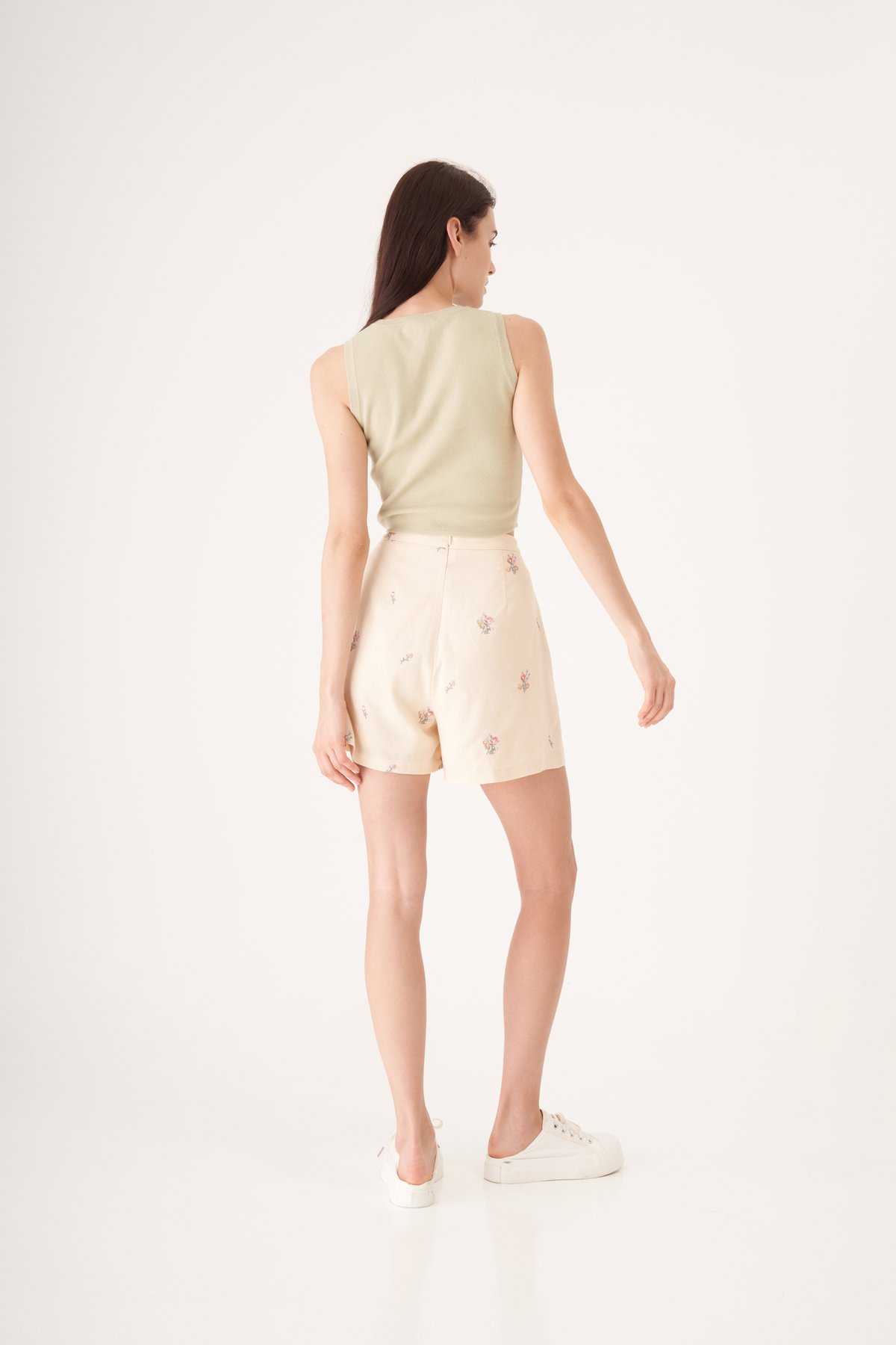 Hara Embroidered Linen Shorts in Cream