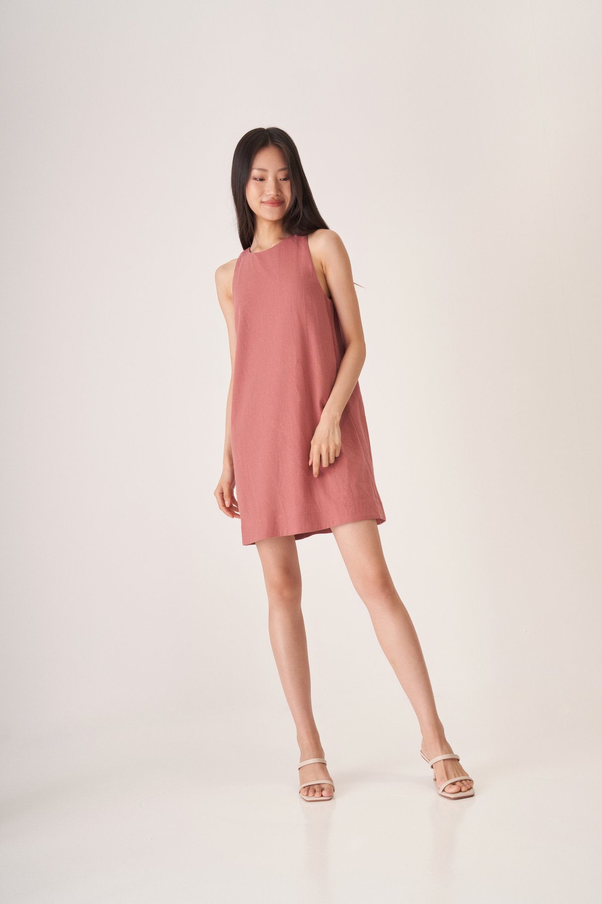 https://dum76bmz7do3s.cloudfront.net/sites/files/theclosetlover/images/products/202305/1200xAUTO/penny_shift_dress_in_raspberry1.jpg