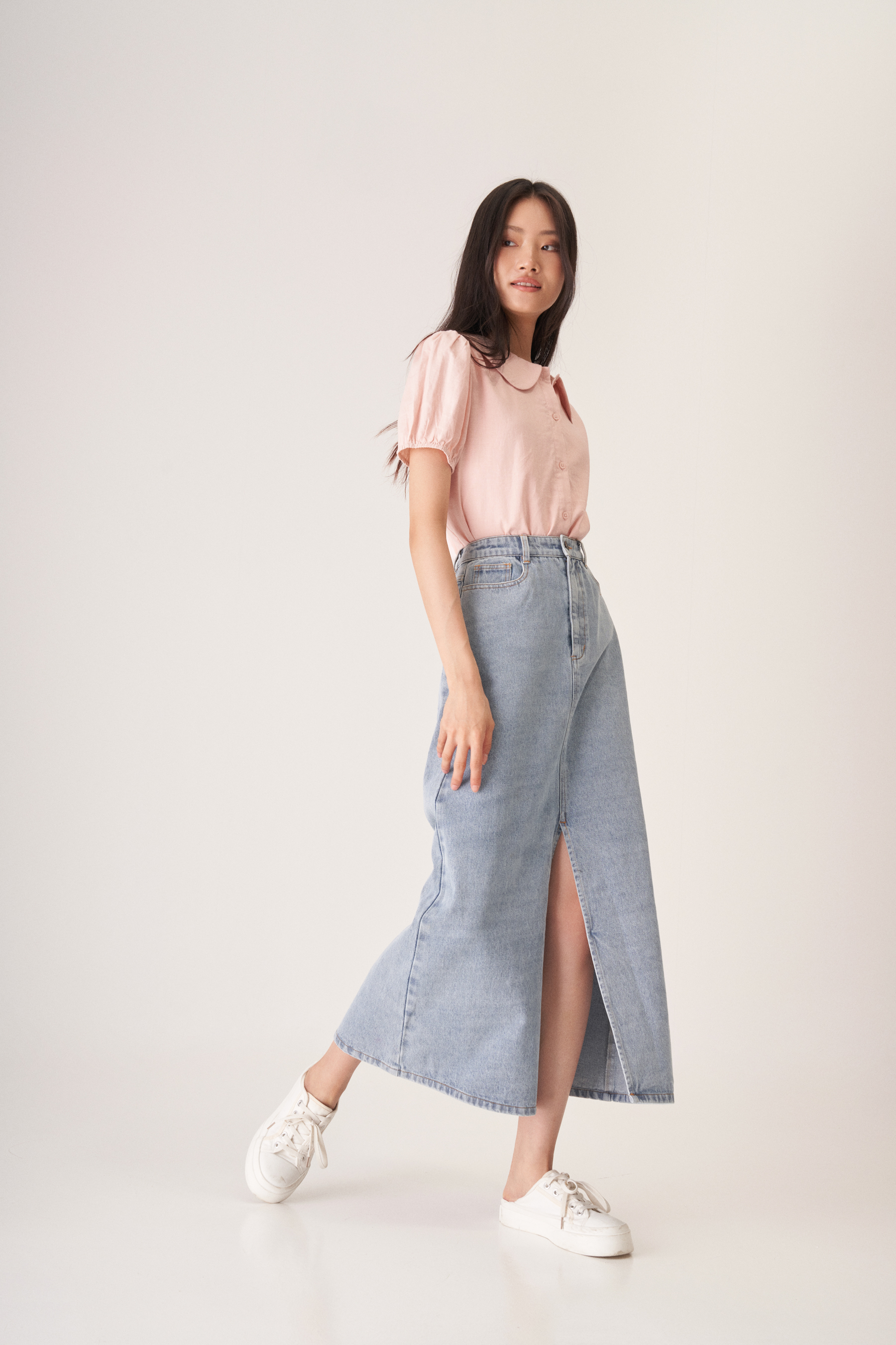 https://dum76bmz7do3s.cloudfront.net/sites/files/theclosetlover/images/products/202305/wendy_linen_collared_top_in_pink2.jpg