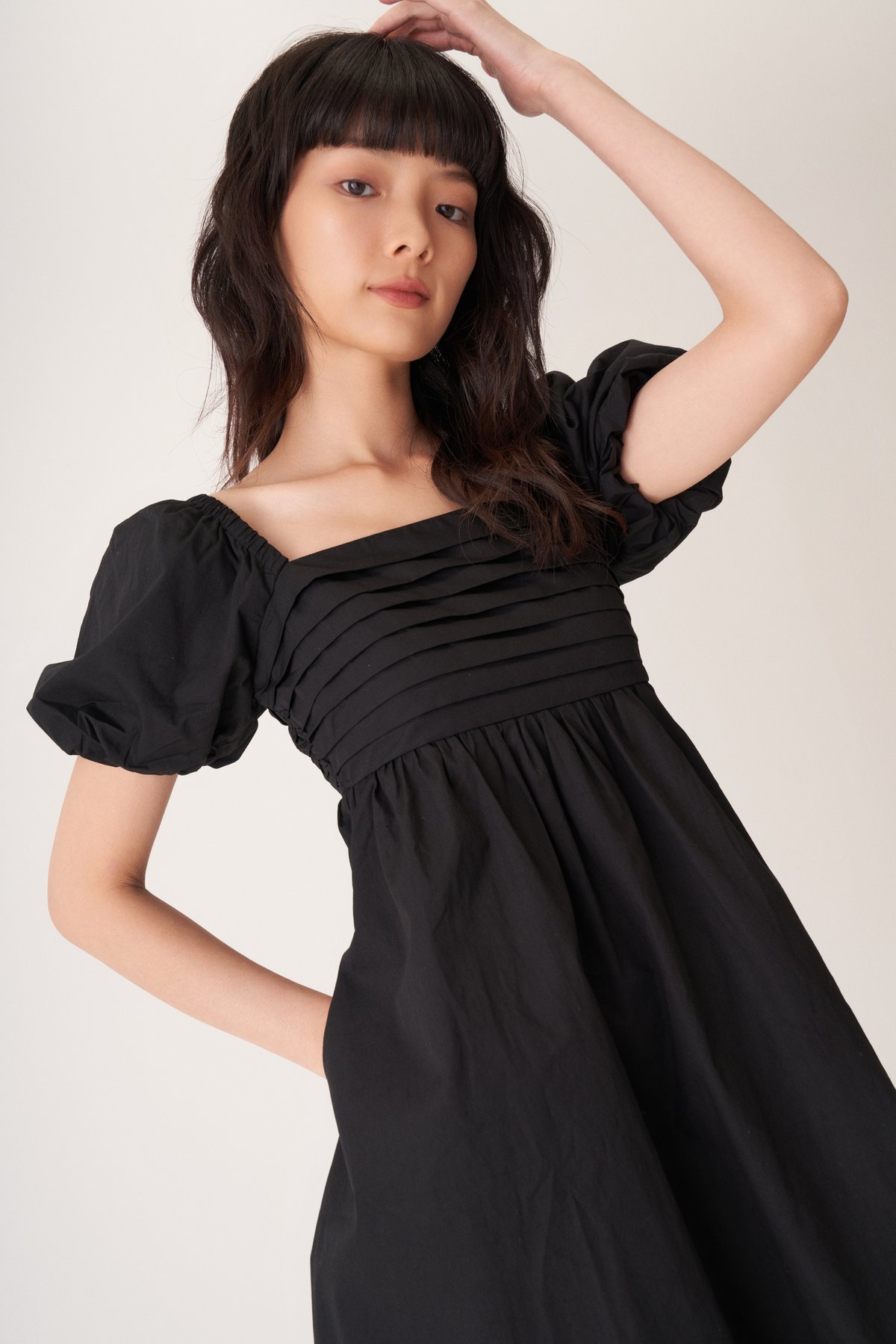 https://dum76bmz7do3s.cloudfront.net/sites/files/theclosetlover/images/products/202307/1200xAUTO/vienna_pleated_babydoll_dress_in_black-5.jpg