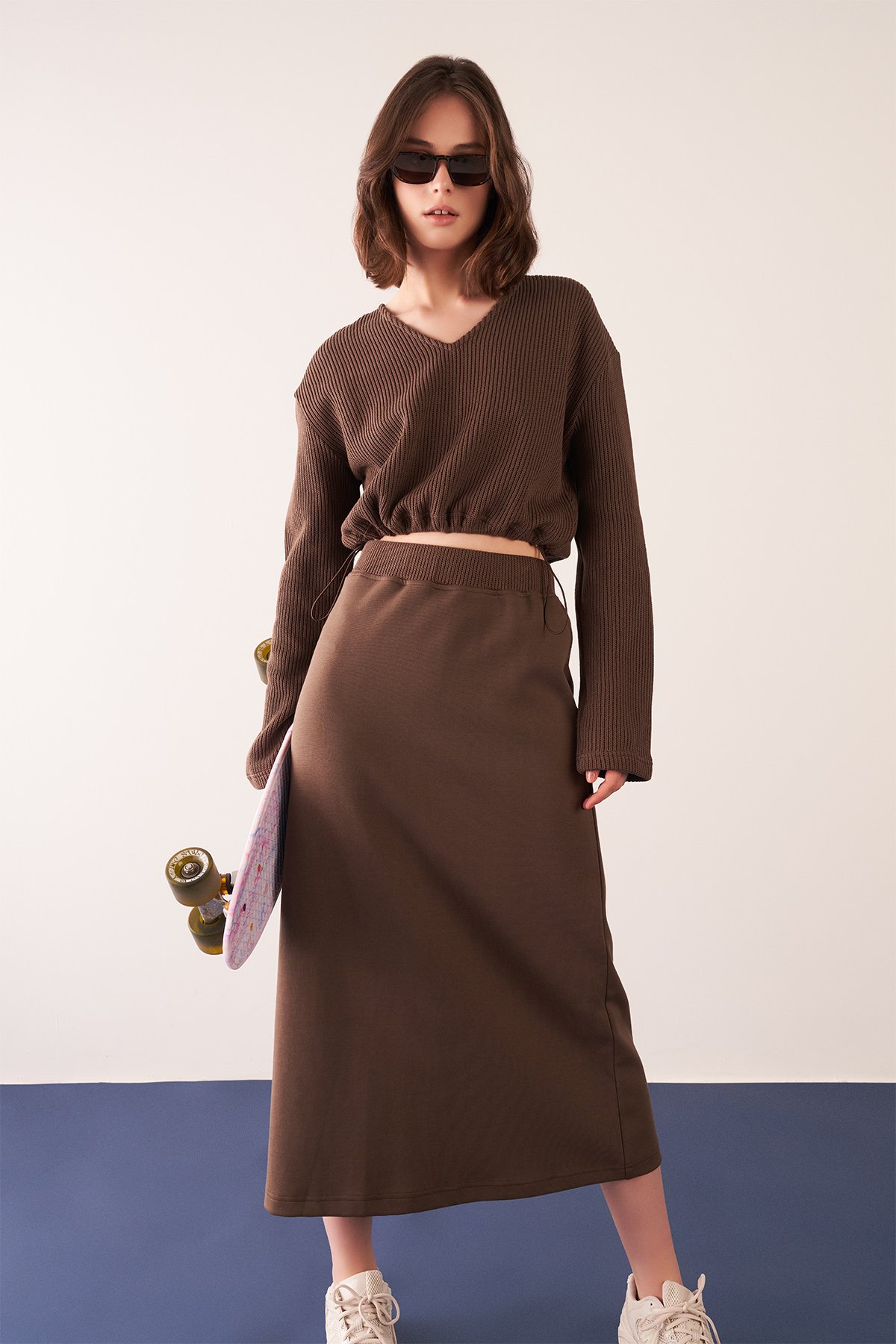 Dylana V-Neck Knit Sweater in Walnut