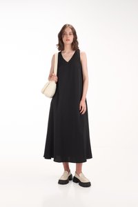 Estella V-Neck Maxi Dress in Black