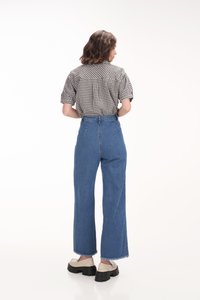 Milton Pocket Jeans in Mid-Wash