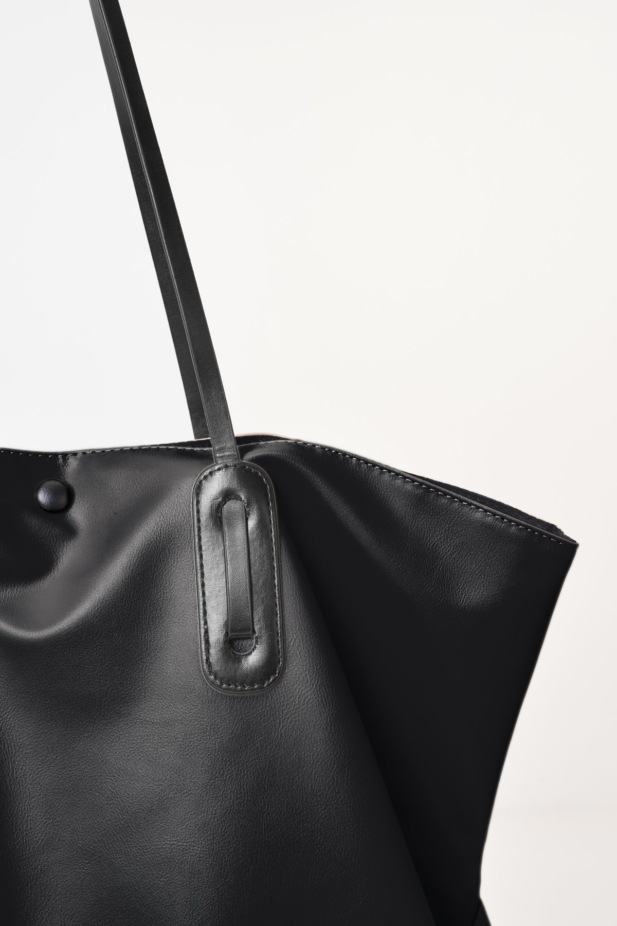 Jake Oversized Tote Bag | The Closet Lover