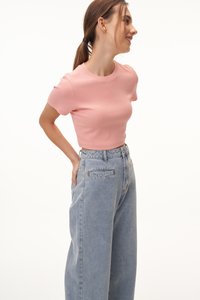 Leon Cropped Tee in Pink