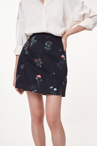 Elina Floral Skirt in Black