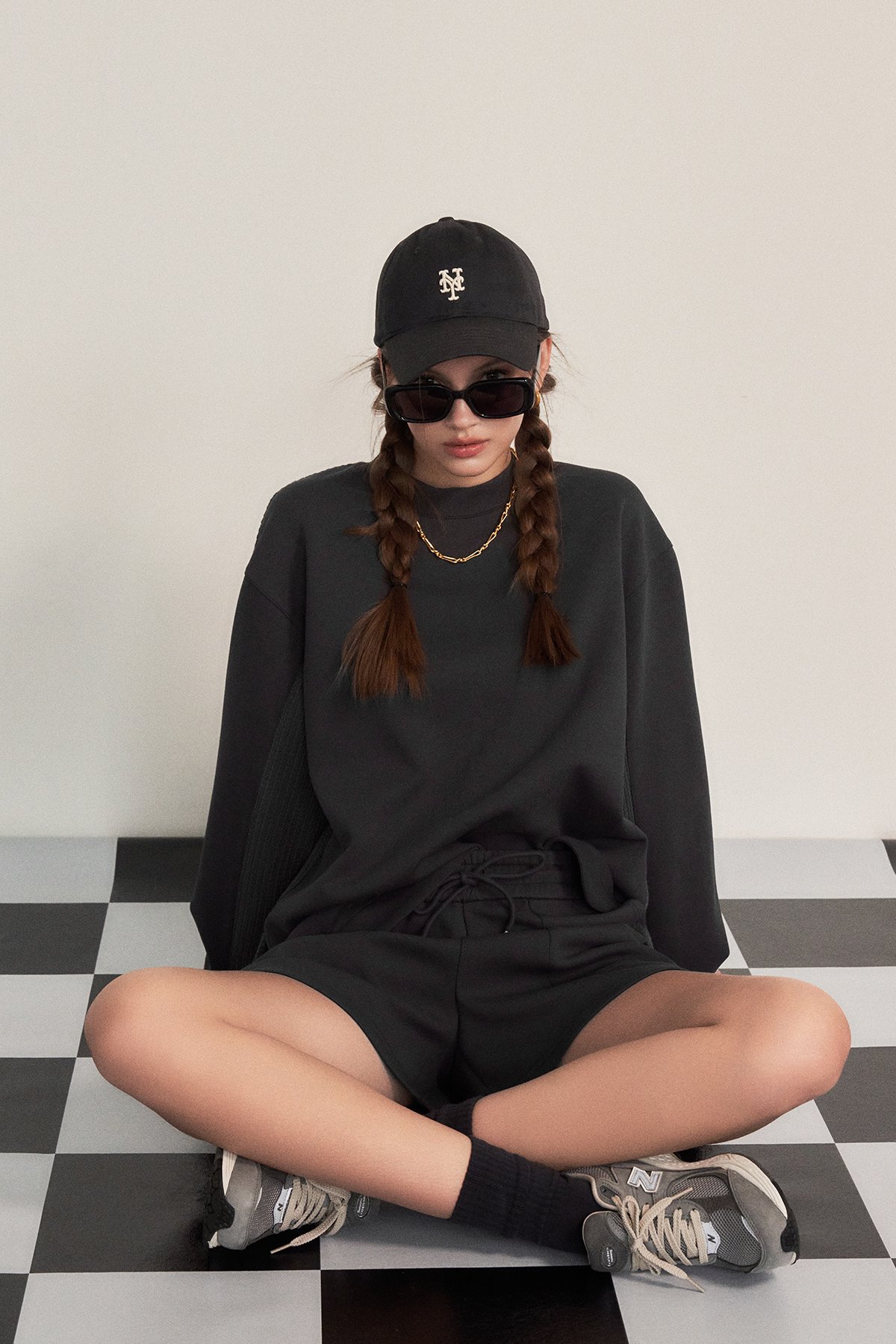 Jackie Contrast Textured Pullover in Charcoal