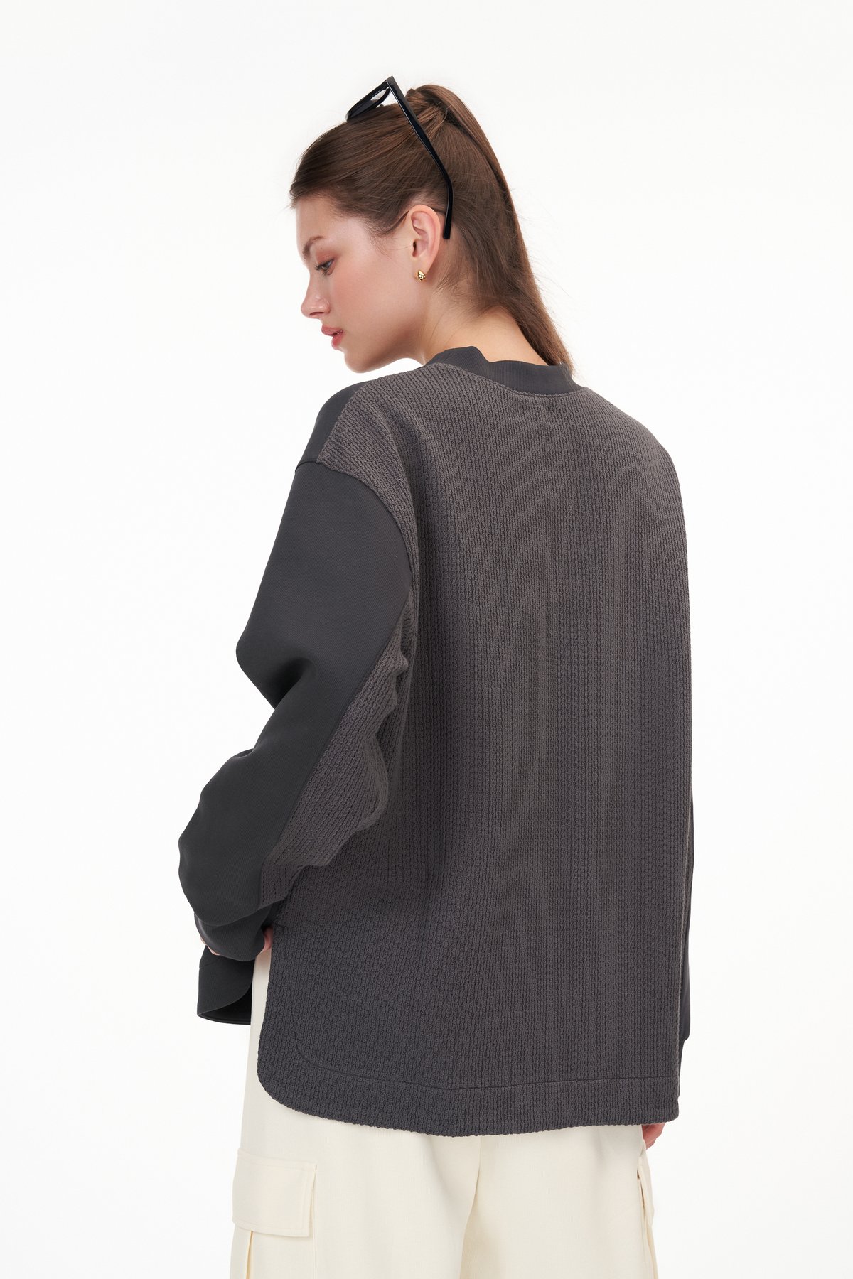 Jackie Contrast Textured Pullover in Charcoal