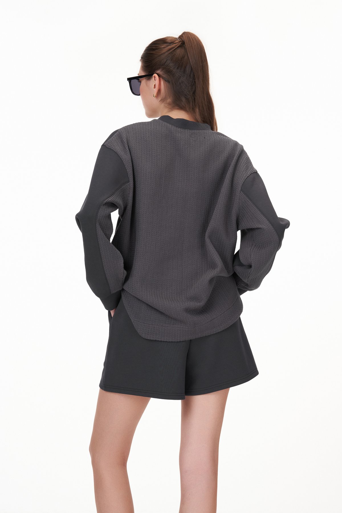 Jackie Contrast Textured Pullover in Charcoal