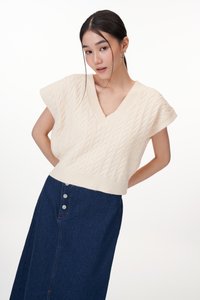 Canden Cable Knit Jumper Vest in Ivory