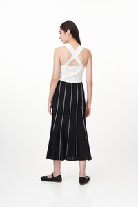 Khlole Contrast Trim Midi Skirt in Black