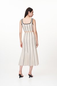 Khlole Contrast Trim Top in Oat 