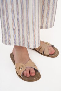 *Online Exclusive* Classic Slide Sandal in Latte