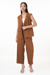 Zenda Vest in Brown