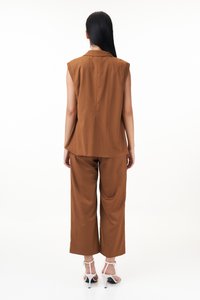 Zenda Vest in Brown