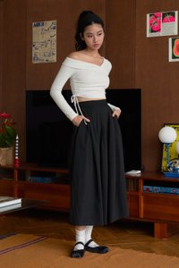 Nicole Pleated Midi Skirt in Black