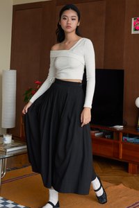 Nicole Pleated Midi Skirt in Black