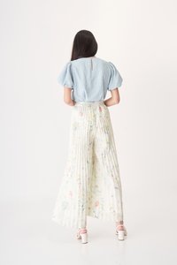 Judie Pleated Pants in Whimsical Garden White Print